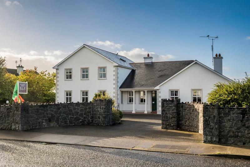 Mulberry Lodge Guest House Ballyhaunis Exterior photo